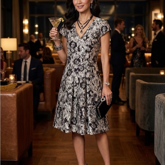 Vince Camuto Dresses & Skirts - Vince Camuto Black and White V-Neck Floral Print Midi Dress